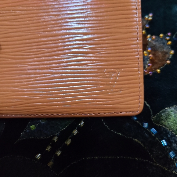 Louis Vuitton EPI Wallet - Picture 6 of 14